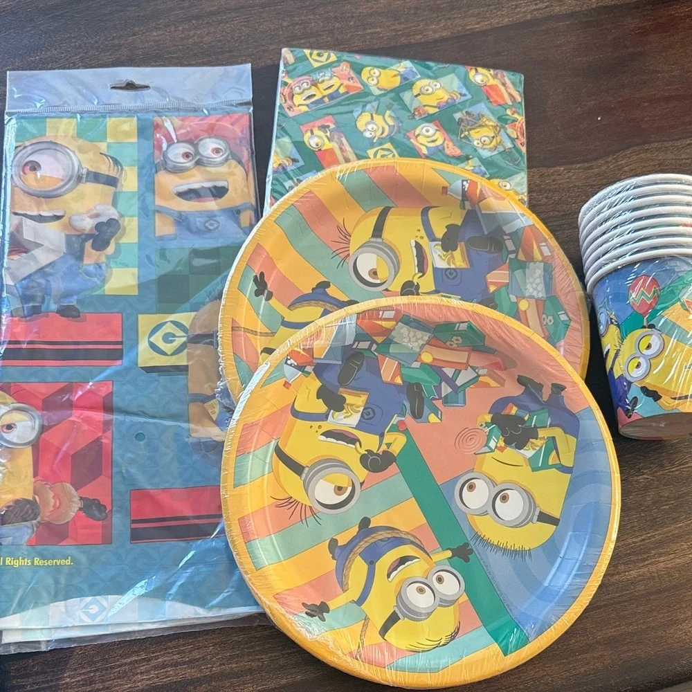 Minions Party Supplies Set - Yellow and Blue